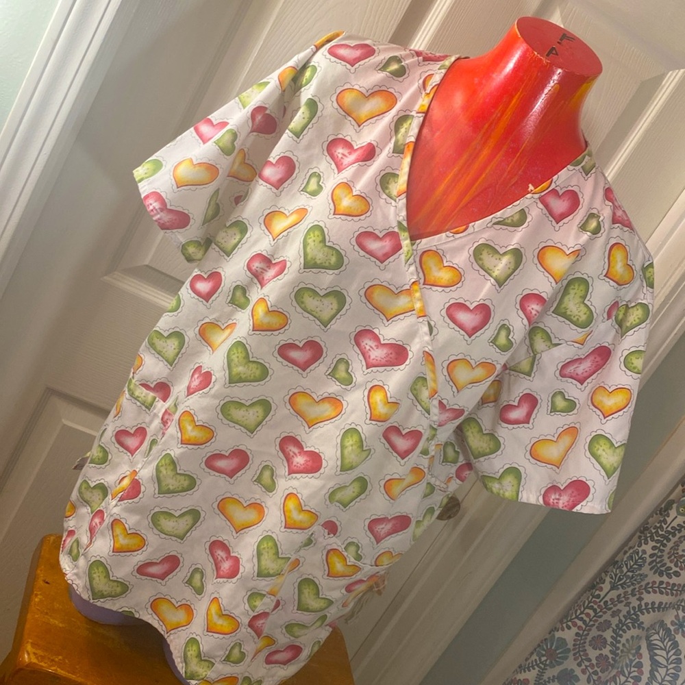 VINTAGE EXPO UNIFORM INC Cute Multicolor Heart Uniform Scrub Top